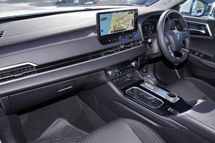 2025 Mitsubishi Outlander LS