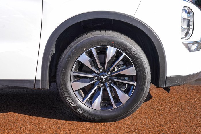 2025 Mitsubishi Outlander LS