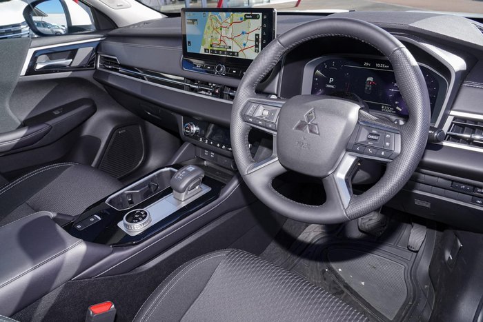 2025 Mitsubishi Outlander LS