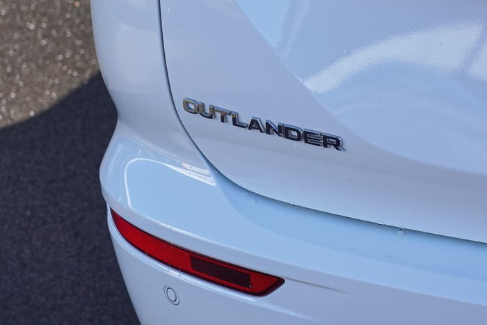 2025 Mitsubishi Outlander LS