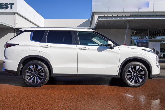 2025 Mitsubishi Outlander LS