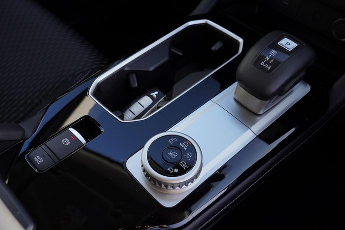 2025 Mitsubishi Outlander LS