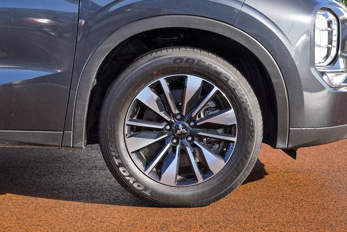 2025 Mitsubishi Outlander LS
