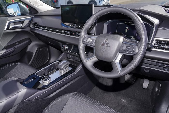 2025 Mitsubishi Outlander LS