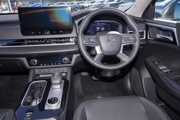 2025 Mitsubishi Outlander LS