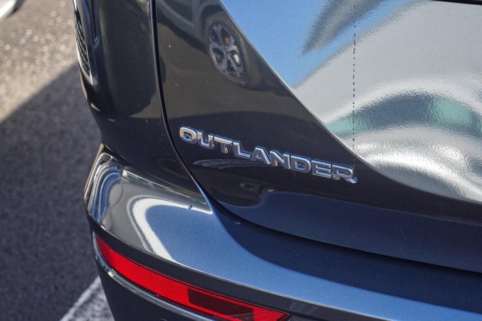 2025 Mitsubishi Outlander LS