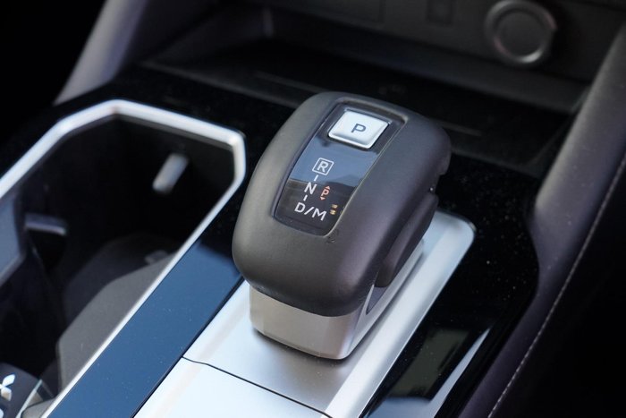 2025 Mitsubishi Outlander LS