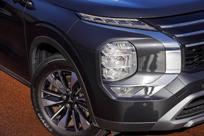 2025 Mitsubishi Outlander LS