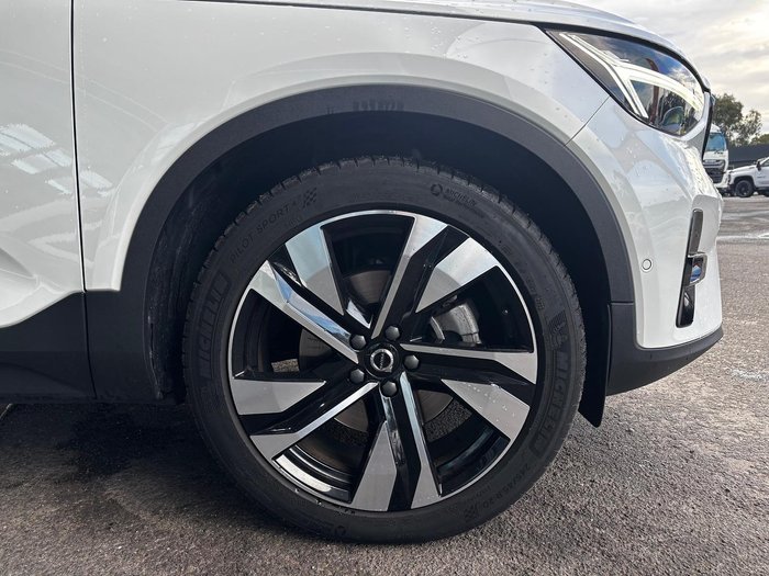 2023 Volvo XC40 Ultimate B4 Dark