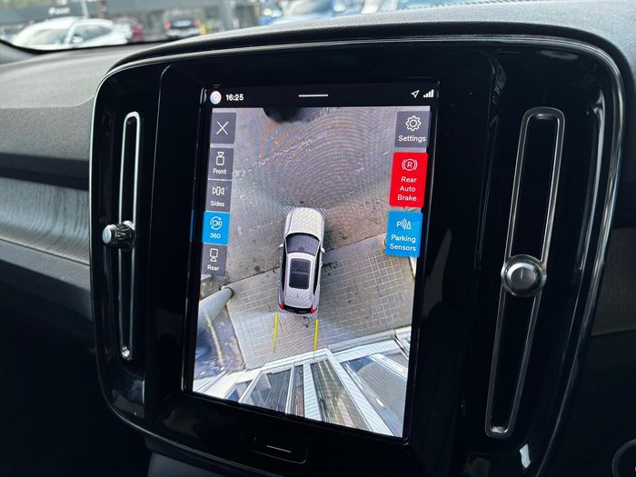 2023 Volvo XC40 Ultimate B4 Dark