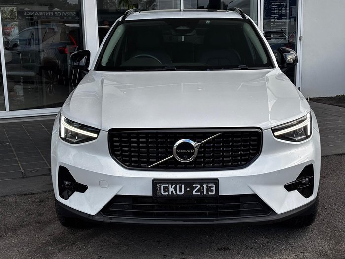 2023 Volvo XC40 Ultimate B4 Dark