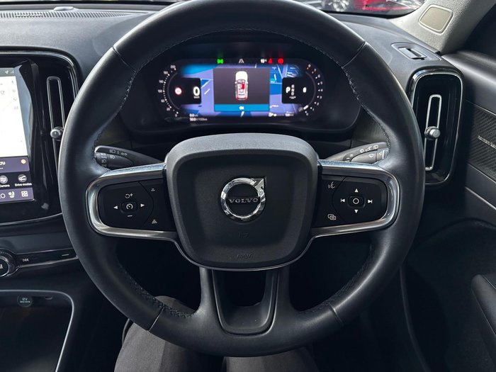 2023 Volvo XC40 Ultimate B4 Dark