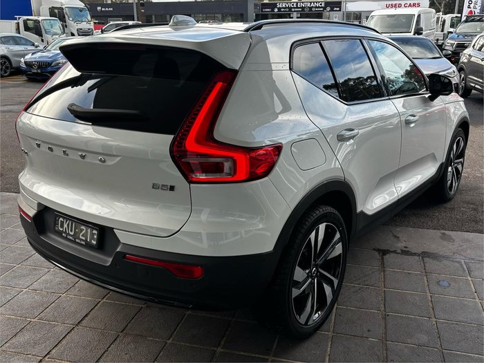 2023 Volvo XC40 Ultimate B4 Dark