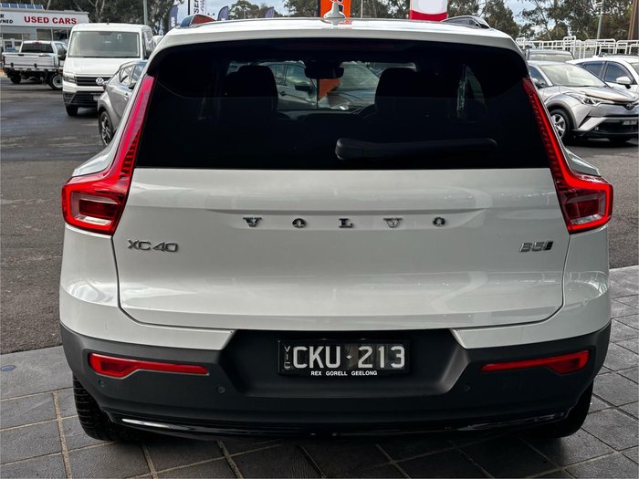 2023 Volvo XC40 Ultimate B4 Dark