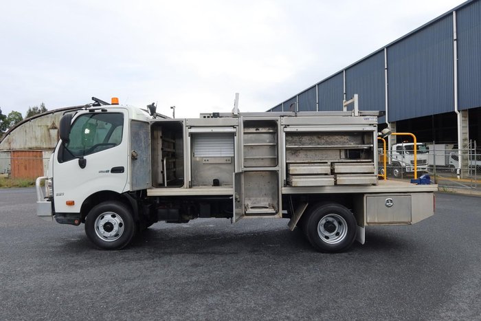 2017 Hino 300 Series 921
