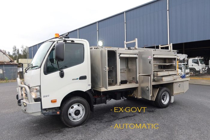 2017 Hino 300 Series 921