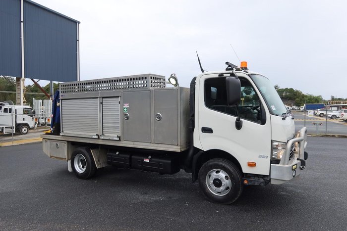 2017 Hino 300 Series 921