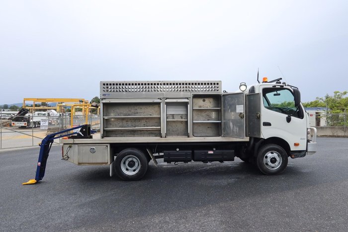 2017 Hino 300 Series 921