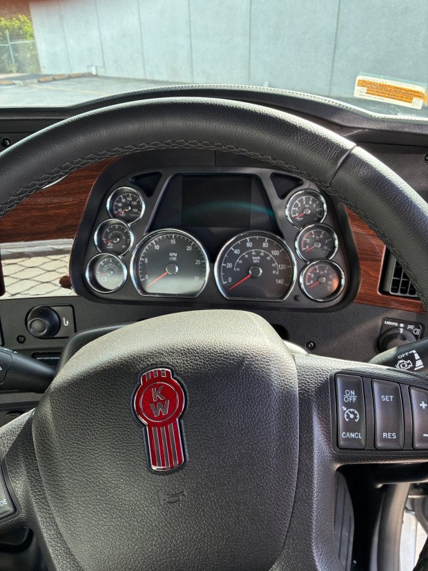 2025 Kenworth T610SAR T610SAR