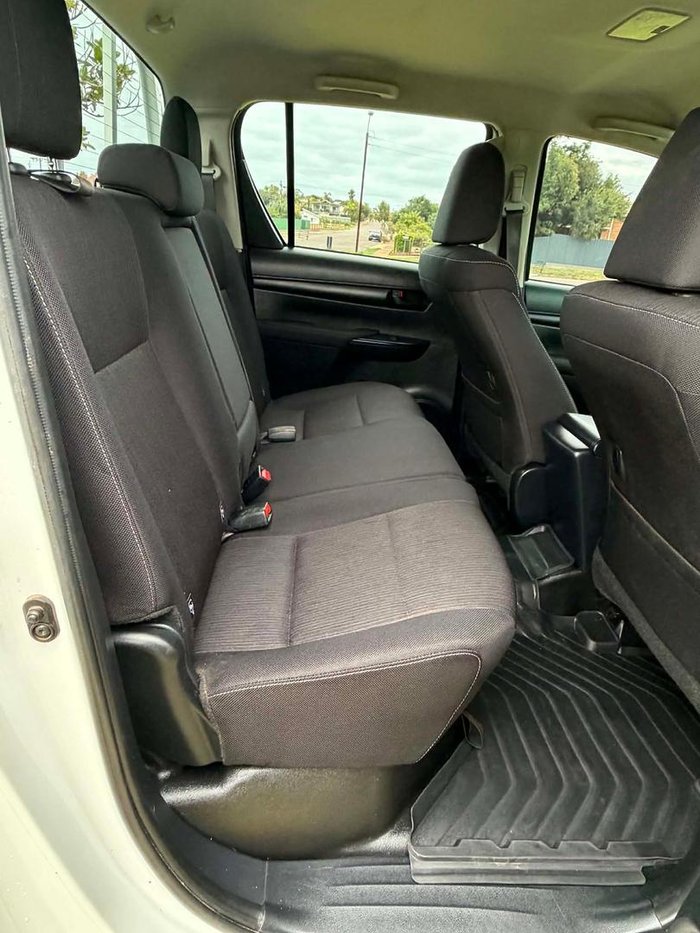 2022 Toyota Hilux SR