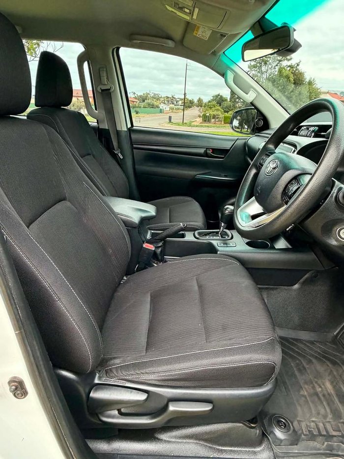 2022 Toyota Hilux SR