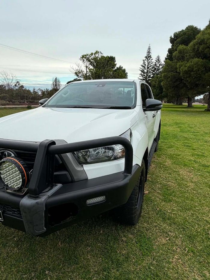2022 Toyota Hilux SR