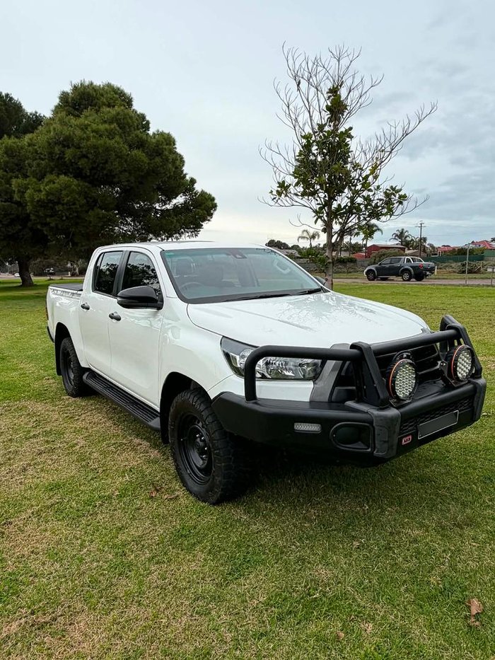2022 Toyota Hilux SR