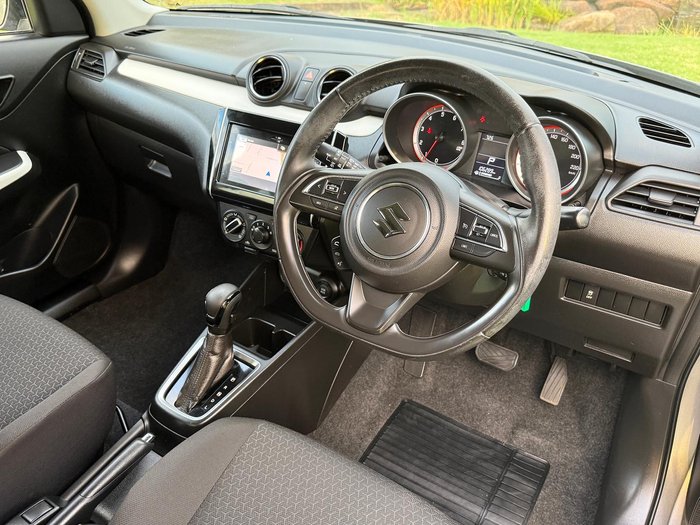 2017 Suzuki Swift GL Navigator