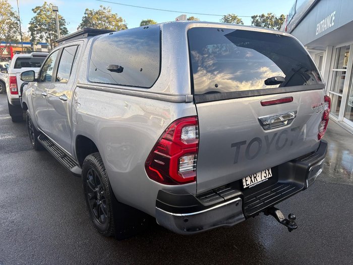 2023 Toyota Hilux SR5