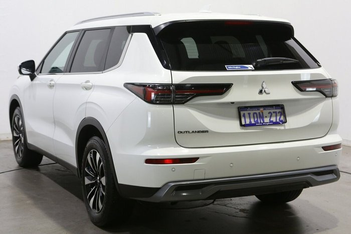 2025 Mitsubishi Outlander LS