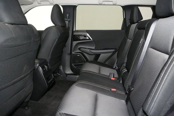 2025 Mitsubishi Outlander LS