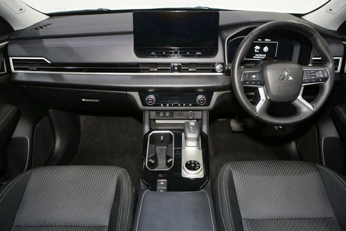 2025 Mitsubishi Outlander LS