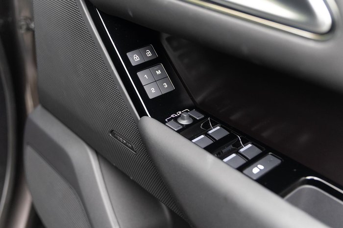 2025 Land Rover Range Rover Velar P250 Dynamic SE