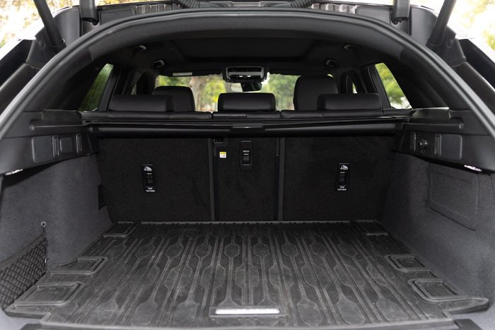 2025 Land Rover Range Rover Velar P250 Dynamic SE