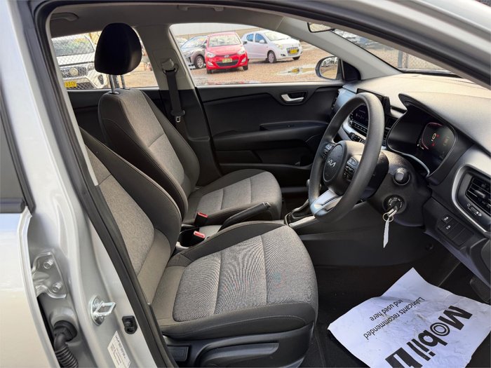 2024 KIA STONIC S