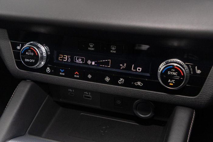 2025 Mitsubishi Outlander PHEV Exceed