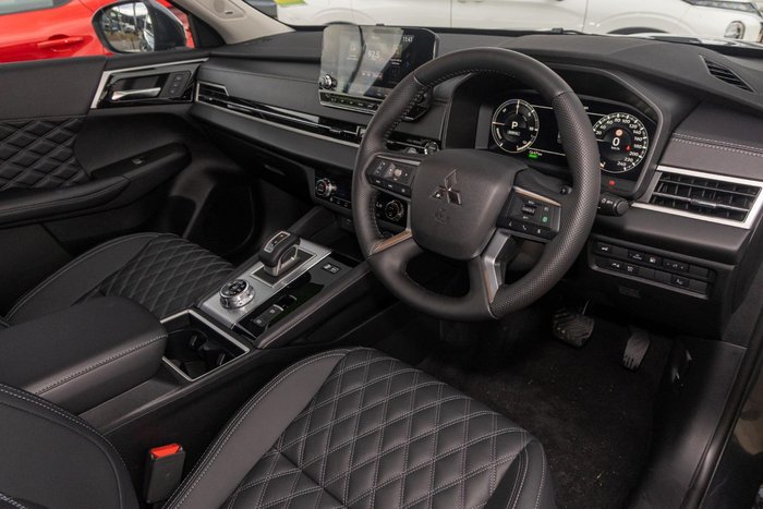 2025 Mitsubishi Outlander PHEV Exceed