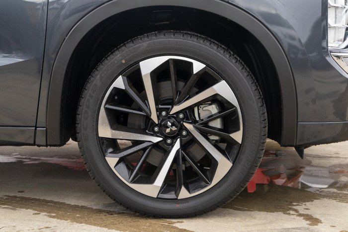 2025 Mitsubishi Outlander PHEV Exceed
