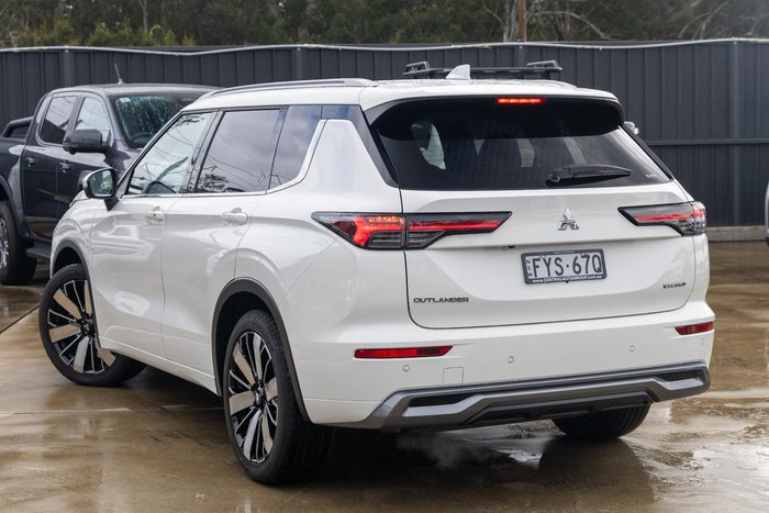 2025 Mitsubishi Outlander Exceed