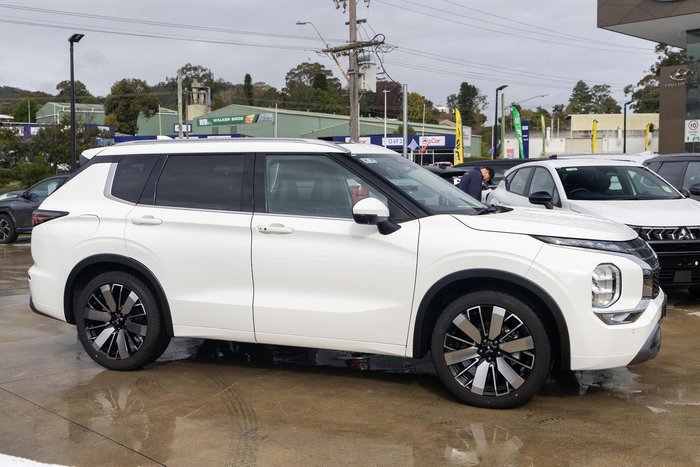 2025 Mitsubishi Outlander Exceed