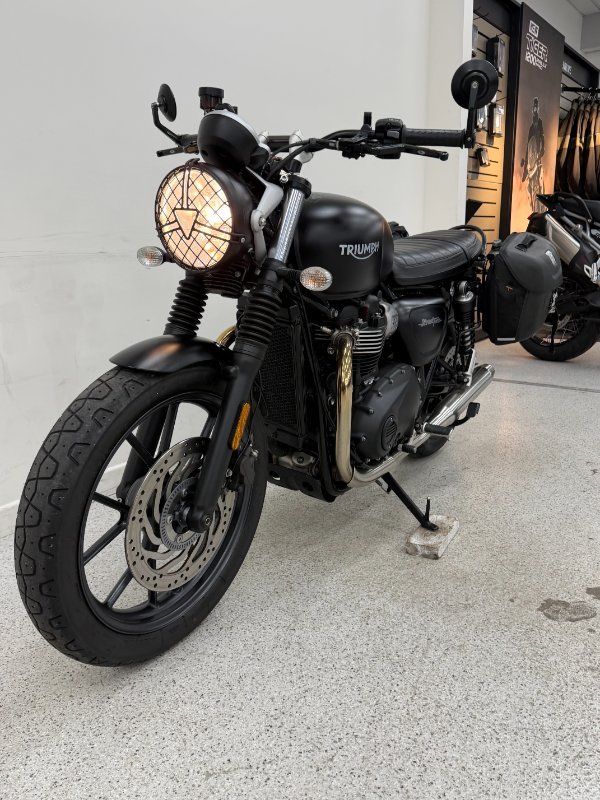 2018 Triumph STREET TWIN Black