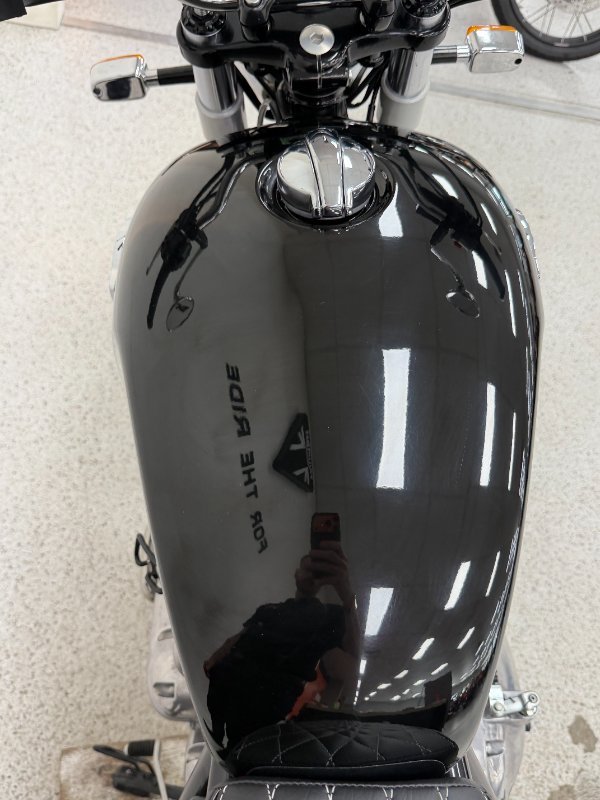 2021 Royal Enfield INTERCEPTOR 650 CLASSIC VENTURA BLUE E5