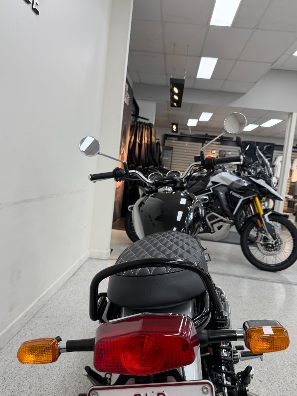 2021 Royal Enfield INTERCEPTOR 650 CLASSIC VENTURA BLUE E5