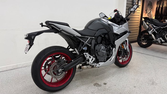 2024 Suzuki 2024 Suzuzki 800CC GSX800FR GSX-8R Silver