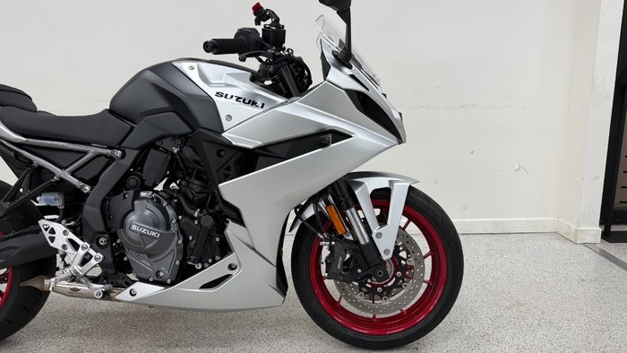 2024 Suzuki 2024 Suzuzki 800CC GSX800FR GSX-8R Silver
