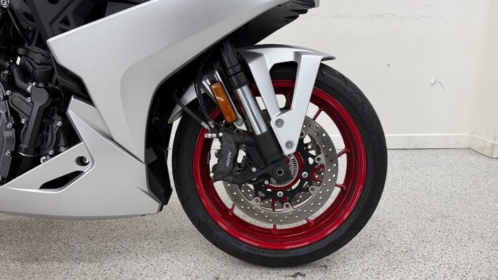 2024 Suzuki 2024 Suzuzki 800CC GSX800FR GSX-8R Silver