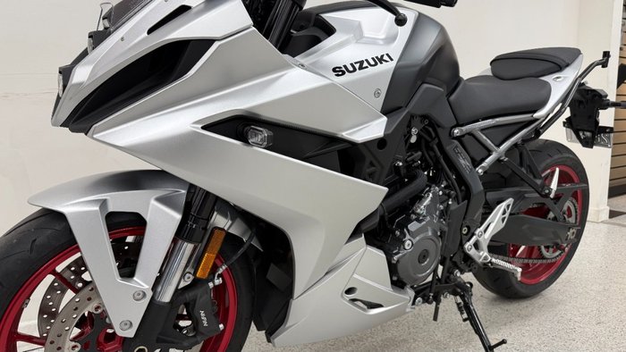 2024 Suzuki 2024 Suzuzki 800CC GSX800FR GSX-8R Silver