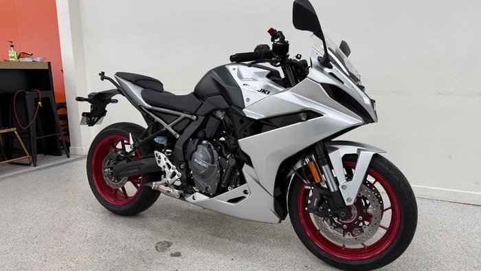 2024 Suzuki 2024 Suzuzki 800CC GSX800FR GSX-8R Silver