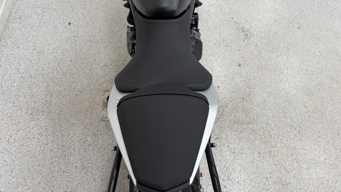 2024 Suzuki 2024 Suzuzki 800CC GSX800FR GSX-8R Silver