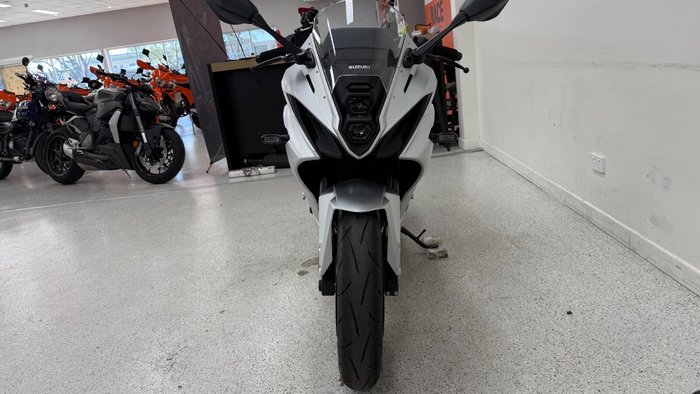 2024 Suzuki 2024 Suzuzki 800CC GSX800FR GSX-8R Silver